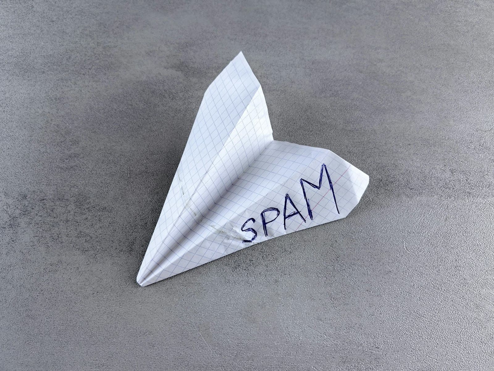 The "Quiz" Deception: Push Notification Spam Campaign Targets Users via Browser Permissions